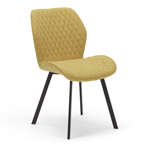 Sedia imbottite in tessuto senape con gambe in metallo