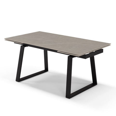 Tavolo con top in grès ceramico effetto pietra grigia e struttura in metallo