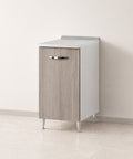 Mobile base per cucina componibile da 40 cm con 1 anta, finitura olmo chiaro effetto legno e struttura bianca profondità 50 cm. Ideale per completare composizioni cucina moderne e funzionali, offrendo pratico spazio contenitivo per utensili, pentole e accessori.