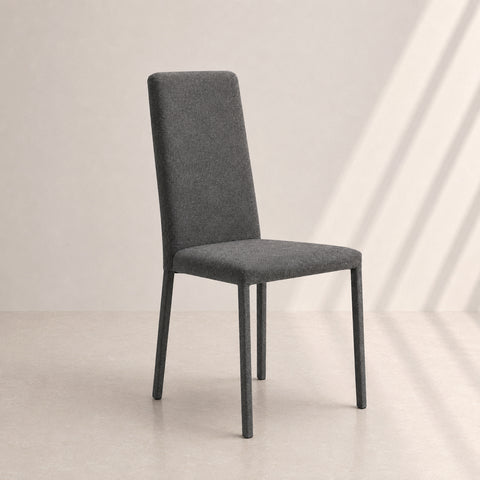Sedia da pranzo Betty Plus in tessuto color grafite con schienale alto e gambe rivestite