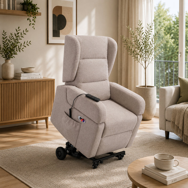 Poltrona relax elettrica Bilbao a 4 motori con innovativo Drive System per lo spostamento assistito e funzione alzapersona. Dotata di regolazioni indipendenti di schienale, pediera, poggiatesta e supporto lombare per un comfort personalizzato. Il rivestimento beige chiaro e il design elegante la rendono perfetta per soggiorni moderni, offrendo relax, autonomia e supporto alla mobilità quotidiana.