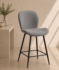Sgabello Giorgia grigio con seduta ergonomica, trapuntatura decorativa e struttura in metallo