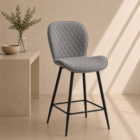 Sgabello Giorgia grigio con seduta ergonomica, trapuntatura decorativa e struttura in metallo