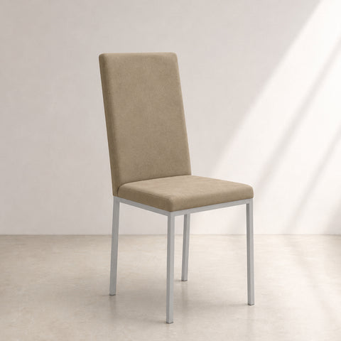Sedia da pranzo Licya Plus in tessuto effetto camel vintage con gambe in metallo bianco opaco