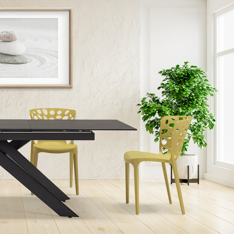 Tavolo in gress pietra sedie polipropilene senape soggiorno moderno design