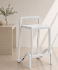 Sgabello Eolo color bianco con struttura monoblocco in polipropilene