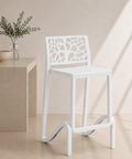 Sgabello Teti color bianco con struttura monoblocco in polipropilene, schienale decorativo albero della vita