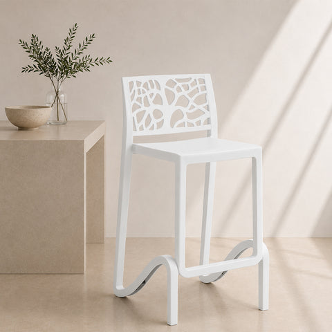Sgabello Teti color bianco con struttura monoblocco in polipropilene, schienale decorativo albero della vita