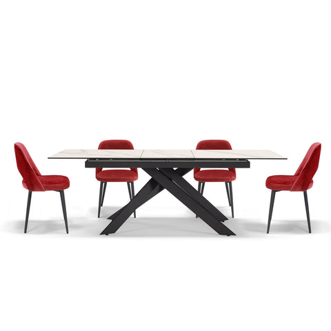 Tavolo con top in grès ceramico effetto marmo e struttura in metallo allungabile con sedie imbottite in tessuto velluto e gambe in metallo