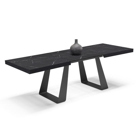 Tavolo con top in legno effetto pietra allungabile e gambe in metallo