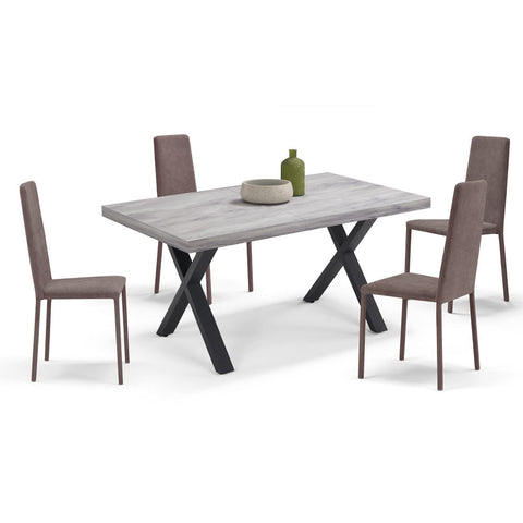 Tavolo con top in legno effetto cemento e gambe in metallo con sedie imbottite rivestite in tessuto
