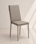 Sedia da pranzo Vincent in tessuto effetto vintage grigio perla con gambe rivestite e schienale alto